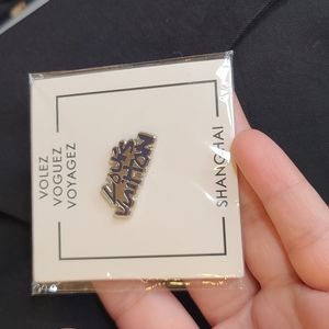 BEW UNUSED LOUIS VUITTON LV GRAFFITI LOGO ENAMEL PIN